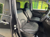 運転席シート廻りは使用感も少なく、良好な状態となっています。前オーナー様が丁寧に使っていたことがよくわかりますね。