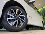 【純正16インチアルミホイール】外観にマッチした純正アルミホイールを装着しております。各種社外アルミホイールや、スタッドレスタイヤも取扱いしております。是非ご相談ください♪
