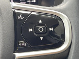 【ステアリングスイッチ】運転中、前方から目線をそらさずにオーディオ等の操作ができるよう、適切に配置されたスイッチ類。安心&快適なドライブを演出してくれる便利な機能です。