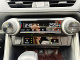 【 オートエアコン 】車内温度を感知して自動で温度調整をしてくれるのでいつでも快適な車内空間を創り上げます!
