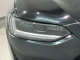 LEDヘッドライトは、点灯の瞬間から最大光量を発揮し、突然暗くなるトンネルなどでの安定感を高めます。