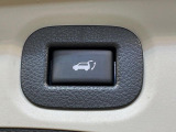 【パワーバックドア】スマートキーや運転席のボタンを押すだけでリアゲートが自動で開閉します!荷物を持っている時や、高い位置にあるバックドアを閉める際に便利な機能です♪