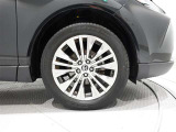 タイヤサイズは(225/55R19)で純正アルミホイールです。