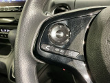 ステアリングにオーディオ操作スイッチが付いています。オーディオ画面に直接タッチしなくても操作が出来ますので、運転に集中できます。