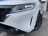【LEDヘッドライト】悪天候や夜間走行時も良好な視界を確保し安心して運転できる高輝度LEDヘッドライトを装備!点灯速度が早く、消費電力も抑えられています。