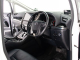 ★使いやすさや安全性を追求したステアリング周り!高級車ゆえにスイッチ類が多いのも特徴ですね!考え尽くされた配置ですぐに使いこなす事が出来ますのでご安心下さい!是非、体感してみて下さい!!