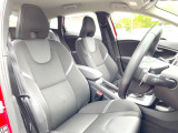 VOLVOのシートは人間工学に基づいた設計となっており、長時間の運転でも疲れにくいと定評があります。当店では試乗可能なものご用意しておりますので、ぜひ座り心地をご体感ください。