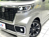【LEDヘッドライト】悪天候や夜間走行時も良好な視界を確保し安心して運転できる高輝度LEDヘッドライトを装備!点灯速度が早く、消費電力も抑えられています。