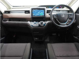 ◆視界広々で非常に運転しやすくロングドライブでも疲れを感じさせないすっきりとまとまったインパネ周りです。
