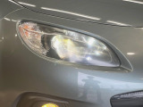 【HIDヘッドライト】非常に明るく前方を照らしてくれるので、悪天候や夜間の走行時も視界良好で安心してお乗りいただけます。