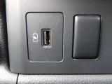 USBソケットも装備走行中スマホやタブレットも充電出来ます!
