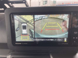 パノラミックビューモニター付きです。バック駐車、前向き駐車でも便利です。
