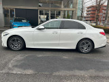 納車前整備はメーカー規定に基づき併設工場で入念に行います。メルセデス・ベンツ指定のツールと技術を用い、メーカーの研修を受けたメカニックがお客様のお車を整備いたします。神奈川運輸支局指定整備工場です。