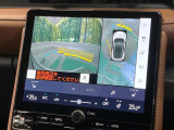 【パノラミックビューモニター】専用のカメラにより、上から見下ろしたような視点で360度クルマの周囲を確認することができます☆死角部分も確認しやすく、狭い場所での切り返しや駐車もスムーズに行えます。