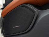 メーカーオプションのharman/kardonプレミアムサウンドは室内を包み込むコンサート会場のような音を奏でます。