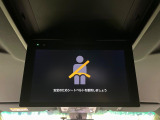 【フリップダウンモニター】大画面モニターで後席でもエンタメをお楽しみいただけます。小さなお子様にも大人気の装備です♪