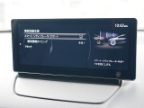 こちらのお車には先進安全装備が多数搭載されています。衝突被害を回避あるいは軽減するためのブレーキや、後方死角からの接近警報、車線逸脱を防止する警報装置など、詳しくはスタッフまでお尋ねください。