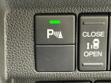 パーキングセンサーもついておりますので駐車などが苦手な方も安心して運転が可能です。