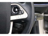 【ステアリングスイッチ】ナビに視線を移さず、ステアリングから手を放さず、運転に集中したまま手元で各種操作が出来ます!