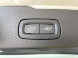 【パワーバックドア】スマートキーや運転席のボタンを押すだけでリアゲートが自動で開閉します!荷物を持っている時や、高い位置にあるバックドアを閉める際に便利な機能です。