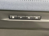 ◆メモリー機能付フルパワーシート『ドライバー三名までのシートポジションを記憶するメモリー機能付きのフルパワーシートを装備します。ご家族でのご使用をお考えの方にもぜひおすすめさせていただきます。』