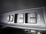 窓の開閉は電動(パワーウィンド)になりますので、便利ですよね。