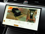 ボディの目立たない位置に設置された4台のデジタルカメラにより、車の周囲360度のオーバーヘッドビュー表示。それぞれのカメラを単独もしくは2か所表示することも可能。狭い場所や出入口なども安心できます!