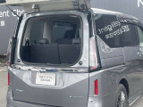 人気のデュアルバックドア☆後ろの狭い駐車場でも荷物の載せ降ろしがスムーズです♪