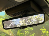 【デジタルインナーミラー】後席の大きな荷物や同乗者で後方が確認しづらい時でも安心!カメラが撮影した車両後方の映像をルームミラー内に表示。クリアな視界で状況の確認が可能です!