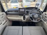 インパネ画像です。ガラスが大きく広い視界が確保されているのですごく運転しやすいです。落ち着いた印象のインパネデザインですので、年代を問わずどなたにでも馴染みやすいですよ♪