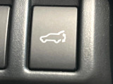 【パワーバックドア】スマートキーや運転席のボタンを押すだけでリアゲートが自動で開閉します!荷物を持っている時や、高い位置にあるバックドアを閉める際に便利な機能です♪