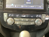オートエアコンで、毎日のドライブを快適に。温度、風量を自動で調整し、理想的な車内環境を提供します。