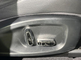 パワーシート 電動パワーシートですので運転中のシート調節も安全に行えます。微調整も可能ですのであなただけのドライビングポジションを実現します。