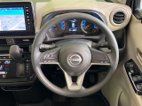 インテリアに合わせたデザインのステアリングは、運転される方のことも考え、運転しやすい形状、大きさです。是非一度、実際に触ってお確かめください。