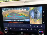 【パノラミックビューモニター】専用のカメラにより、上から見下ろしたような視点で360度クルマの周囲を確認することができます☆死角部分も確認しやすく、狭い場所での切り返しや駐車もスムーズに行えます。