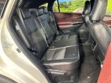 後部座席も気になるようなキズ・汚れやへたり等、大きなダメージはなく、良好な状態です。