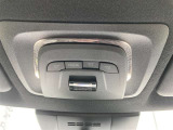 ルームライトはLEDで明るく車内を照らします。
