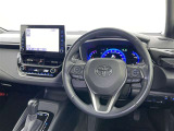 運転席まわりです。 各操作スイッチは使いやすい位置に配置されてます。