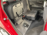後席をはね上げれば、「もうひとつの荷室」が生まれます。