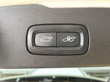 【パワーバックドア】スマートキーや運転席のボタンを押すだけでリアゲートが自動で開閉します!荷物を持っている時や、高い位置にあるバックドアを閉める際に便利な機能です。