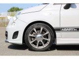 アバルト500 5MT 入庫しました!マニュアルで走りの楽しいお車です!純正アルミホイール ETC HID ソリッドグレーがおしゃれです!お気軽にお問い合わせください!