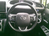 ステアリングスイッチ付きです!ハンドルから手を離さずにオーディオ操作ができて安全で便利です♪