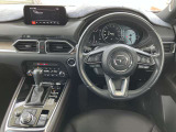 インパネ廻りと運転席です!シンプルにスッキリとまとまっています。運転操作に迷いにくくなっておりとても運転しやすいです。