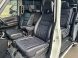 【運転席&助手席】ブラックのレザー系シートです☆座り心地のよいシートです☆ぜひ一度お試しください(^^♪