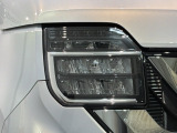 LEDヘッドライトは、点灯の瞬間から最大光量を発揮し、突然暗くなるトンネルなどでの安定感を高めます。
