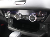 オートエアコンなので設定した温度で車内の温度を保ってくれます♪