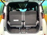 普段のお買い物や通勤、送迎等に十分な荷室スペースを確保しております。セカンドシートを倒すと、大きな荷物の積載も可能です♪
