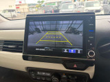 カーナビ付きです。カーナビの機能や保証につきましては、担当スタッフまでお尋ねください。