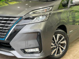 【シーケンシャルターンランプ付きLEDヘッドライト】人気の『流れるウィンカー』付きのLEDヘッドライトを装備♪高級感はもちろん、点灯時は存在感たっぷりで他車からも認識されやすく安心です。