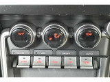 オートエアコンでお好きな温度に設定すれば自動的に温度を調節、車内を快適空間に仕上げてくれます。